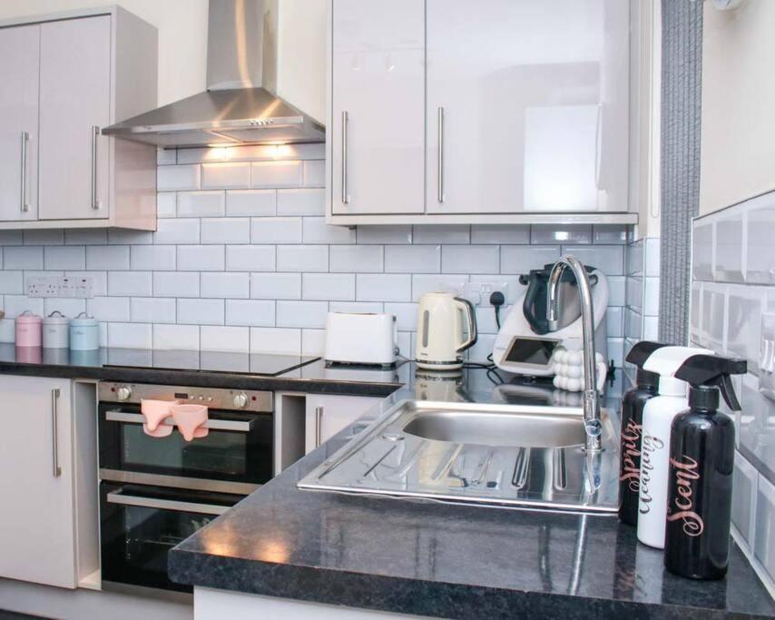 No25-Luxe Living Guest House- 2 Bed-Wifi-Free Parking-City- Beach Swansea Luaran gambar